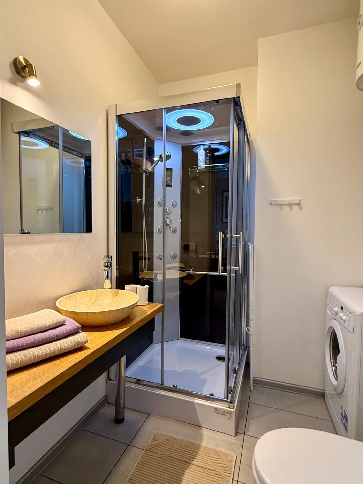Uno Apartaments Katowice Buitenkant foto